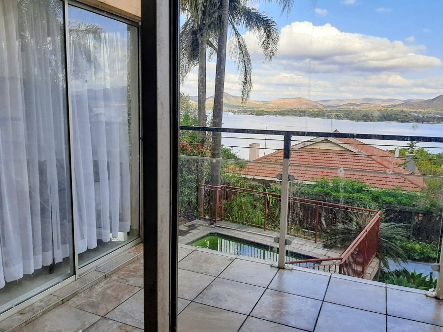 6 Bedroom Property for Sale in Kosmos North West
